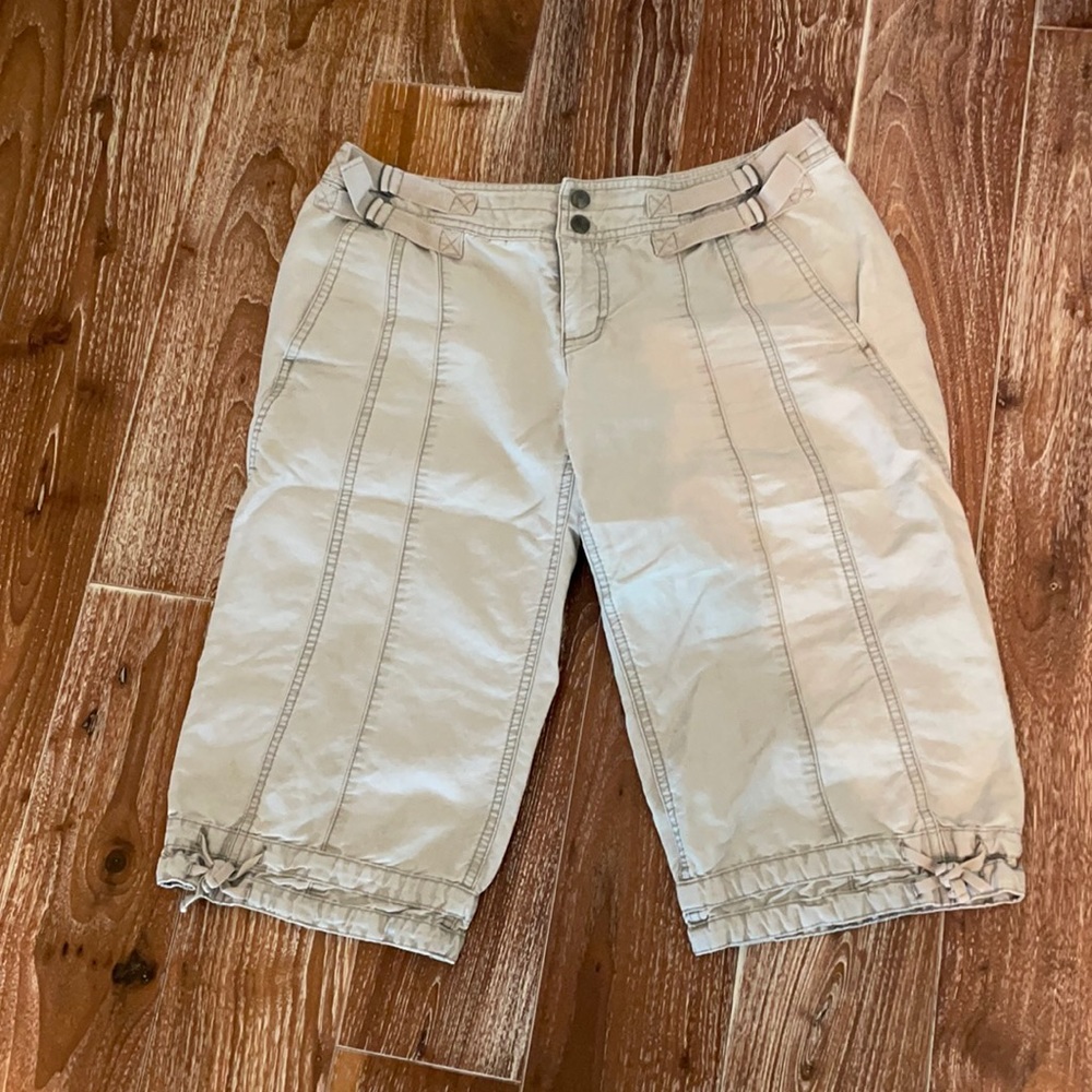 Free people capris size 6 cement grey